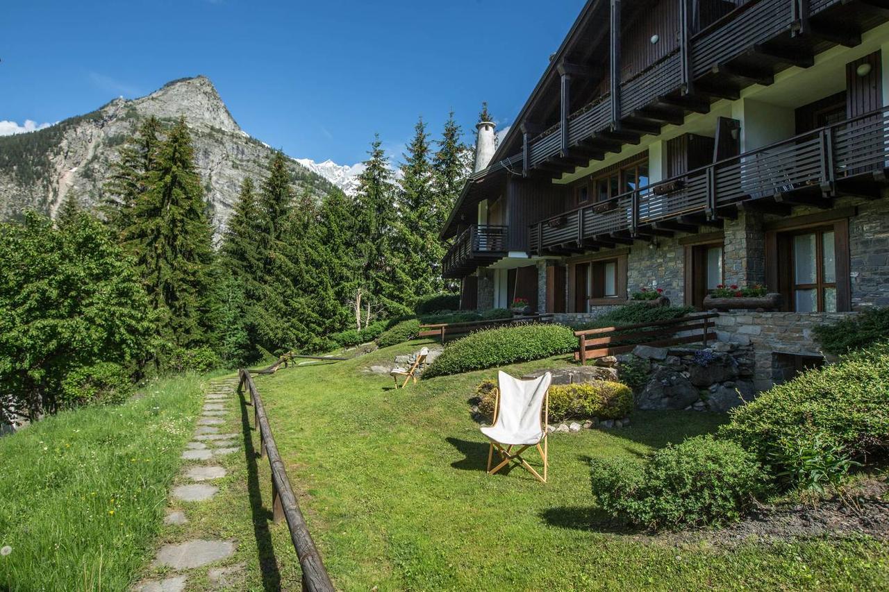 Joivy Superb Apartments For 6 With Mountain View And Garden In Courmayeur Exteriér fotografie