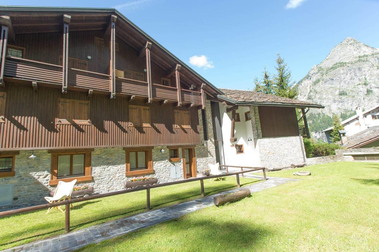 Joivy Superb Apartments For 6 With Mountain View And Garden In Courmayeur Exteriér fotografie